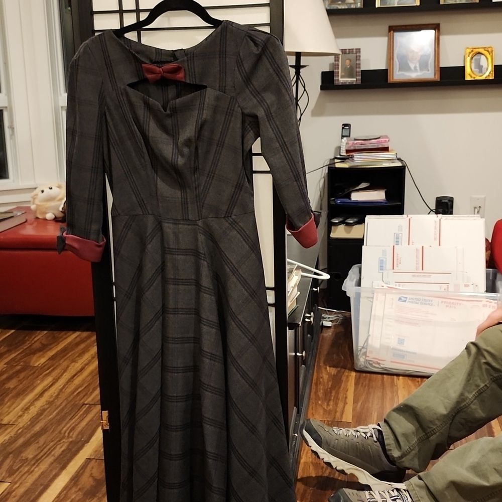 Elegant Plaid Long Dress with Bow Accent